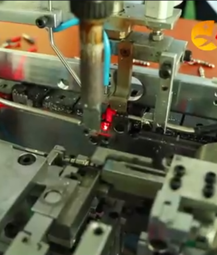 3.5音频头自动焊锡机视频展示